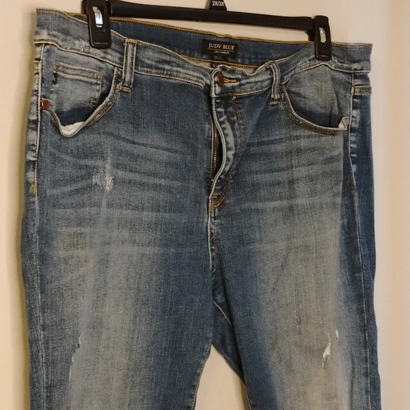 Judy Blue Distressed Jeans - Picture 2 of 10